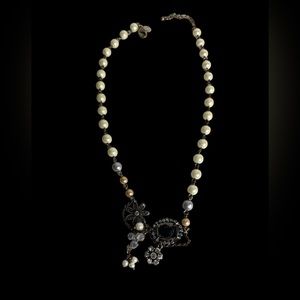 American Eagle 3 Tone Faux Pearl Studded Floral Charm Chain Necklace 18” With